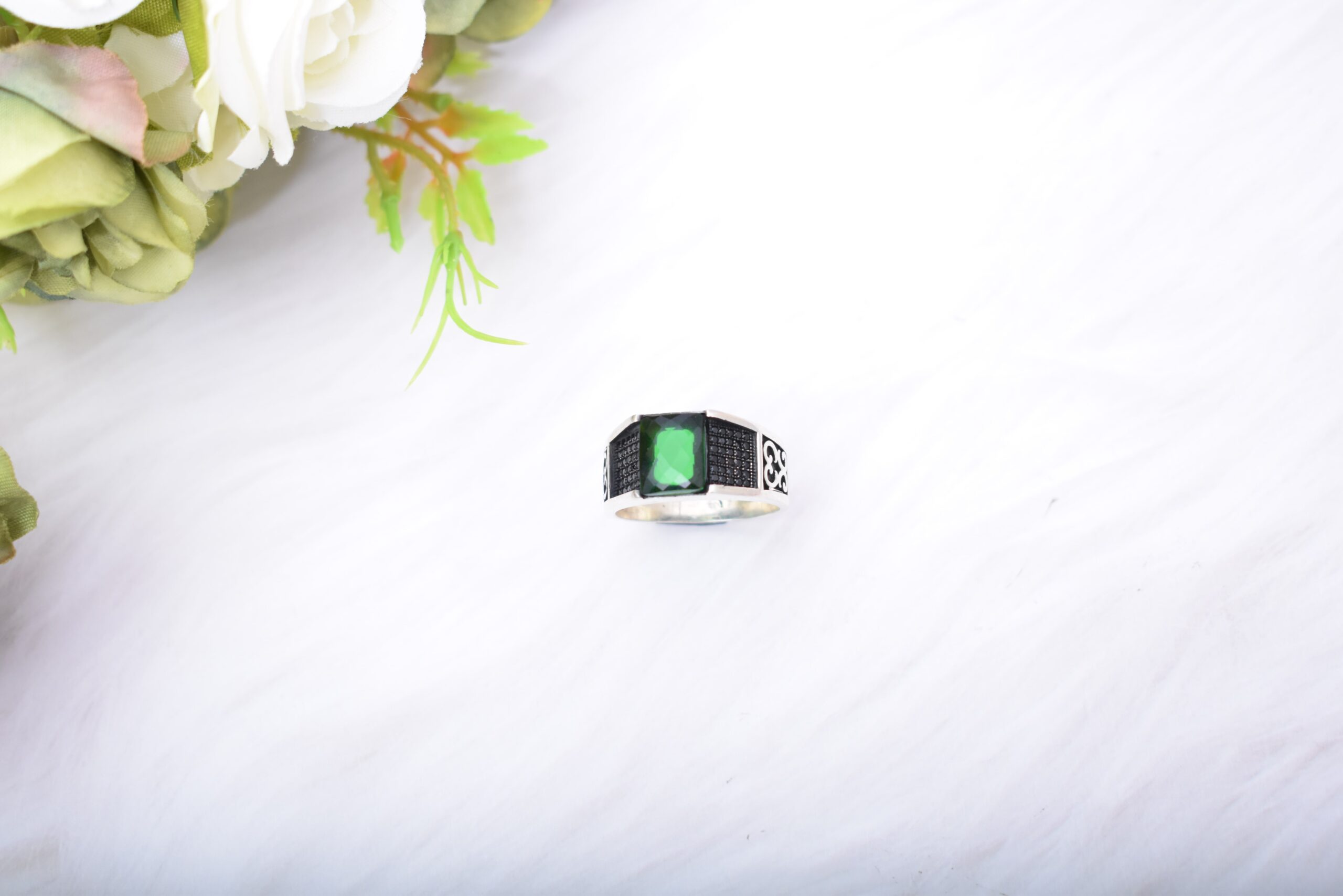 Superfine green stone silver male ring - Chaitanya Emporium