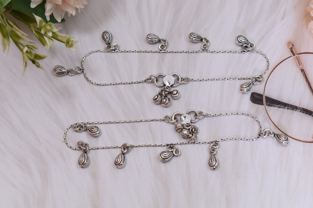 Classic Chitai Beads Drop Silver Anklets - Shop premium silver designer anklets in affordable price, elegant anklets designs for women.