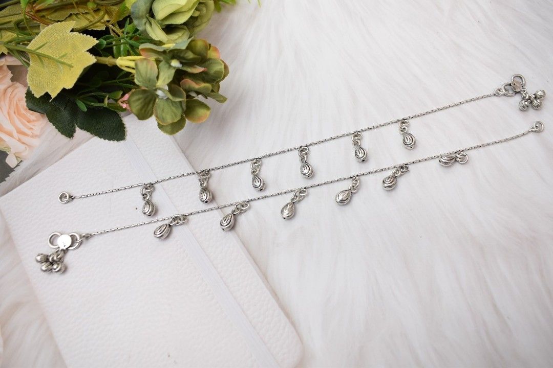 Classic Chitai Beads Drop Silver Anklets - Shop premium silver designer anklets in affordable price, elegant anklets designs for women.